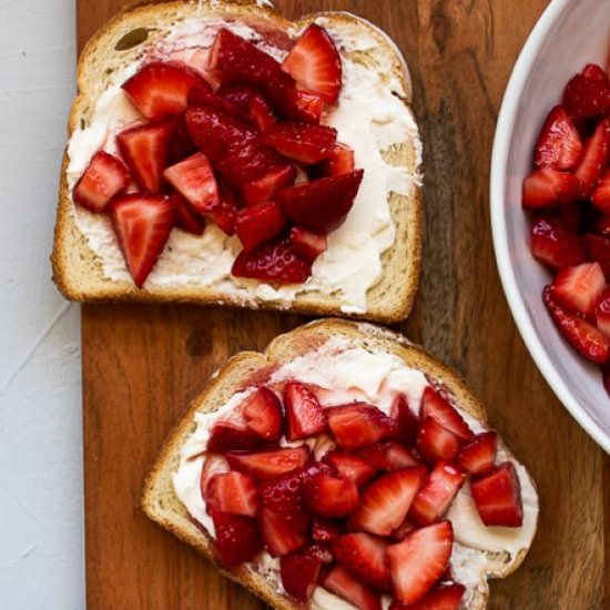 Strawberry Cheesecake Toast - Recipe photo by Saras Tiny Kitchen