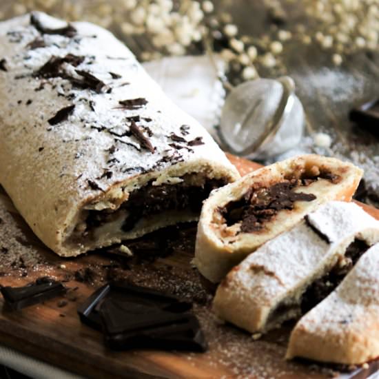 Chocolate and Pear Strudel - Recipe photo by nonnabox
