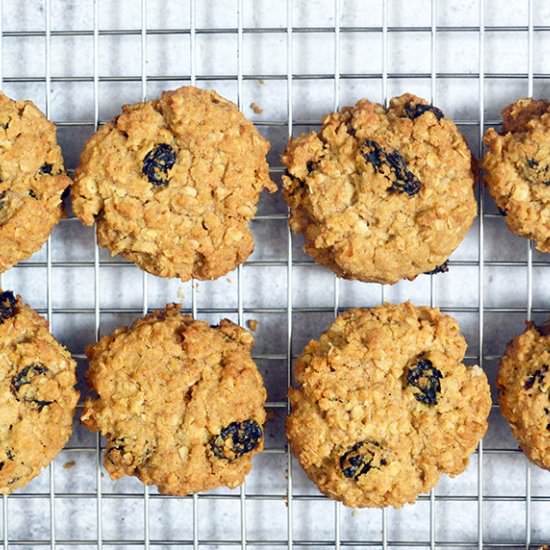 Crunchy Oatmeal Raisin Cookies - Recipe photo by Jaja Bakes