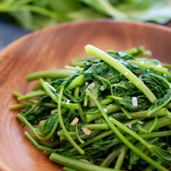 crunchy stir-fried water spinach - Recipe photo by healthyfeels