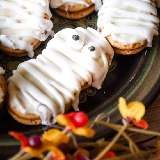 Nutter Butter Mummy Cookies - Recipe photo by easyactivitiesforkids