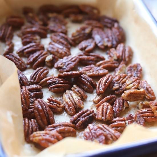 HONEY GLAZED CINNAMON PECANS - Recipe photo by endofthefork