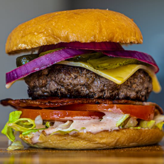 THE ULTIMATE BEEF BURGER - Recipe photo by TaylahsKitchen