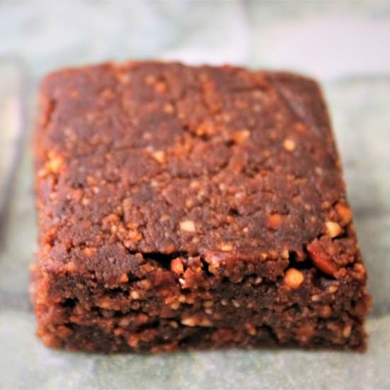 Caramelized peanut fudge - Recipe photo by Earthlysuperfood