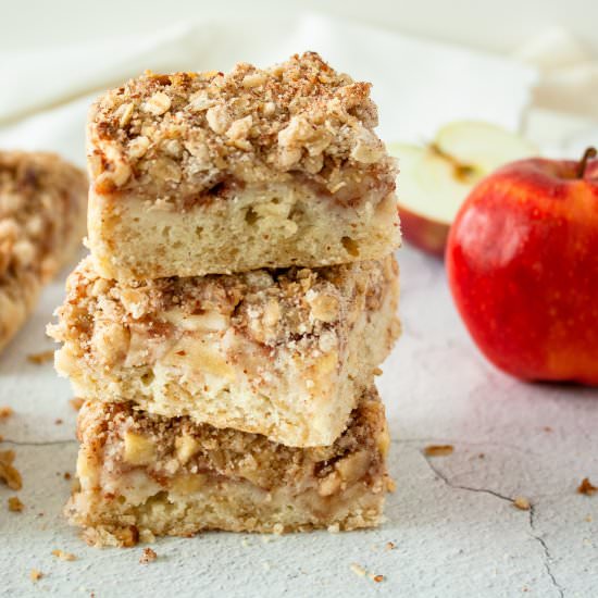 Healthy Apple Crisp Bars - Recipe photo by Bite Out of Life Nutrition