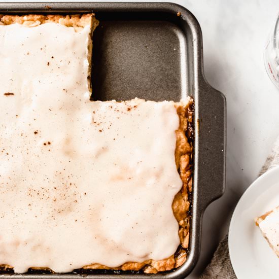 Apple Slab Pie With Icing - Recipe photo by damnspicy