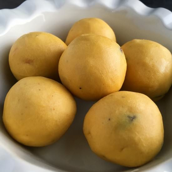 Besan Laddu - Recipe photo by spicytamarind