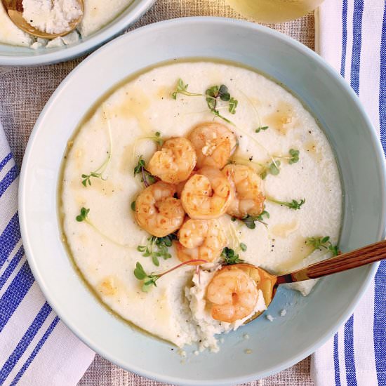 Garlic Honey Butter Shrimp & Grits - Recipe photo by Theyummymuffin