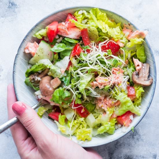 Salad with Fresh Salmon - Recipe photo by La cuisine de Geraldine