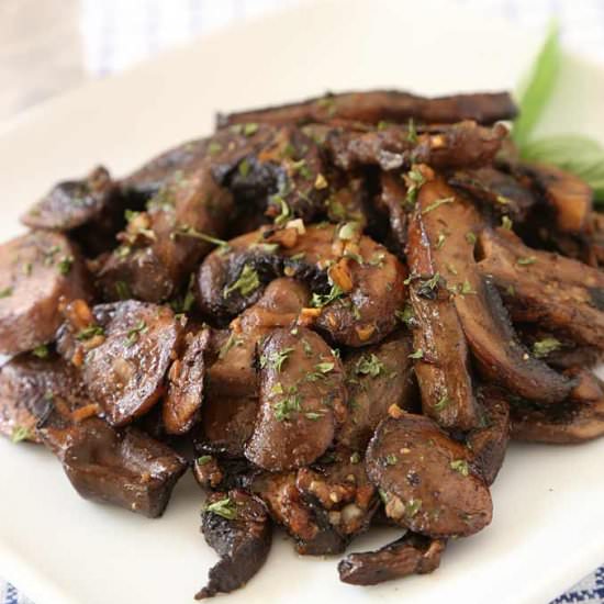 Sauteed Mushrooms in Garlic Butter - Recipe photo by todays delight