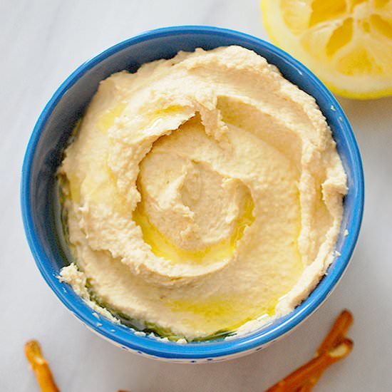 Garlic and lemon hummus - Recipe photo by evabakes