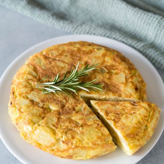 Spanish Omelette - Recipe photo by Sixhungryfeet
