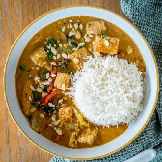 Vegan Thai Peanut Curry - Recipe photo by Sixhungryfeet