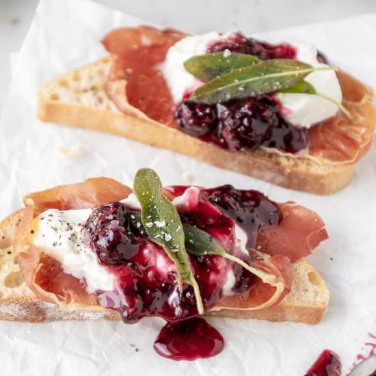 burrata crostini with prosciutto - Recipe photo by withspice