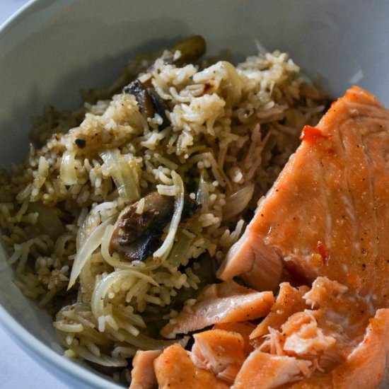 Easy Mushroom Rice with Salmon - Recipe photo by Macaroniebites