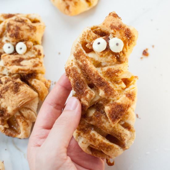 mummy apple hand pies - Recipe photo by everyday-delicious.com