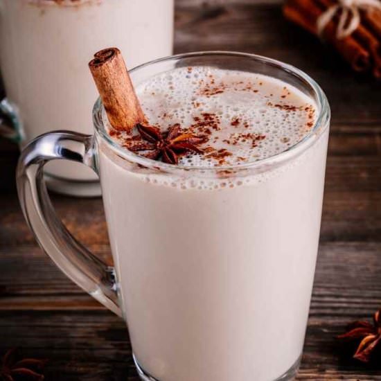 Easy Vanilla Chai Tea Latte - Recipe photo by Everything Pretty