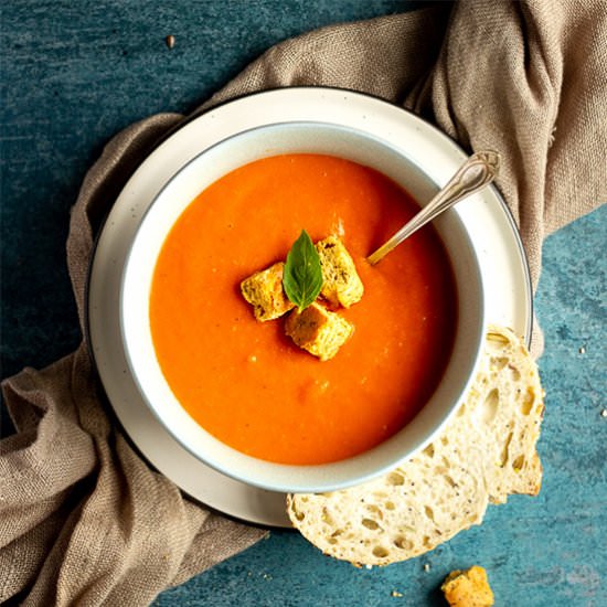 Cheap and Easy Tomato Soup - Recipe photo by KitchenMason