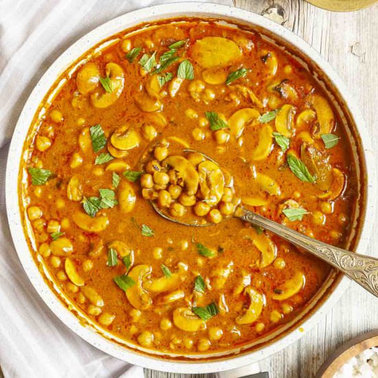 Vegan Chickpea Mushroom Curry - Recipe photo by MyPurePlants