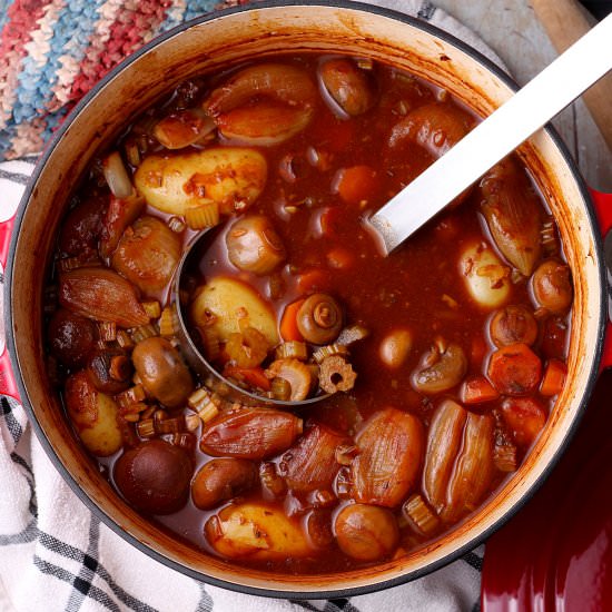 Chunky vegetable stew - Recipe photo by veganwithgusto