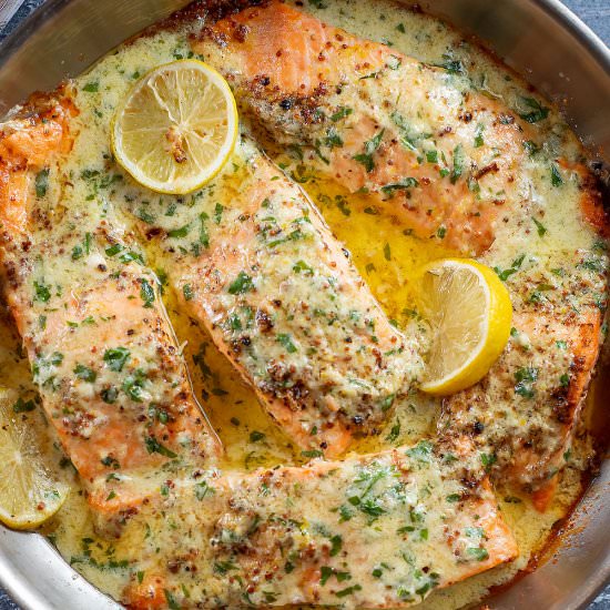 Baked Salmon with creamy sauce - Recipe photo by Chefjar