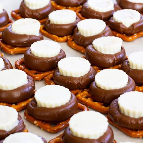 chocolate peanut butter pretzels - Recipe photo by mindyscookingobsession