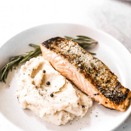 20 Minute Crispy Salmon - Recipe photo by @whitekitchen_redwine