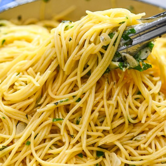 Spaghetti with Olive Oil and Garlic - Recipe photo by COOKTORIA