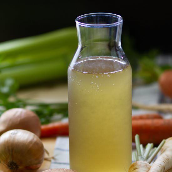 Vegetable broth - Recipe photo by mecooks.com
