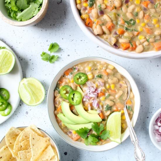Vegan white bean chili - Recipe photo by plantbasedjess