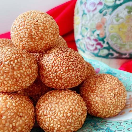 Chinese Red Bean Paste Sesame Balls - Recipe photo by cookcookgo
