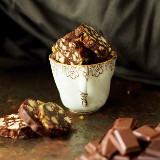 Dates Chocolate Fugde (sugar free) - Recipe photo by merrytummy