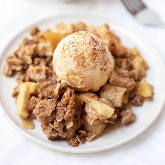 Easy Homemade Apple Crisp - Recipe photo by thebakersalmanac