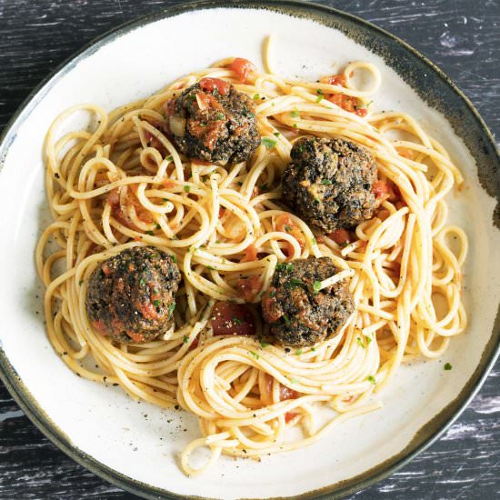Vegan mushroom meatballs - Recipe photo by Mandy Sneaky Veg