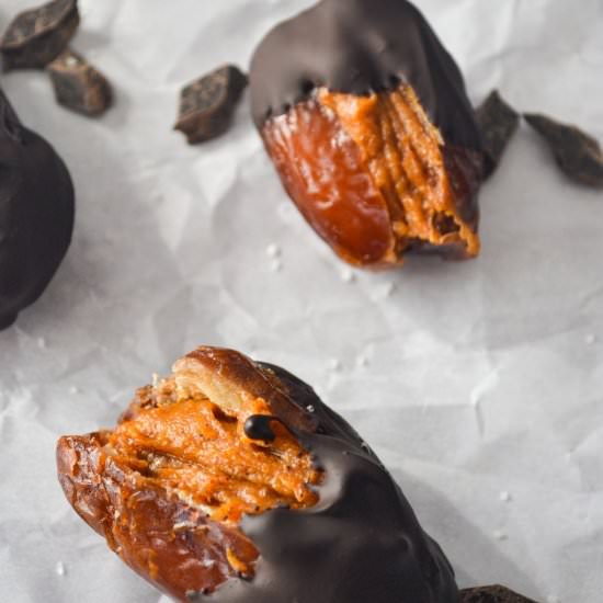 Pumpkin Pie Stuffed Dates - Recipe photo by Macaroniebites