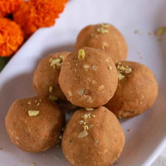 Besan Ladoo - Recipe photo by speakingaloud