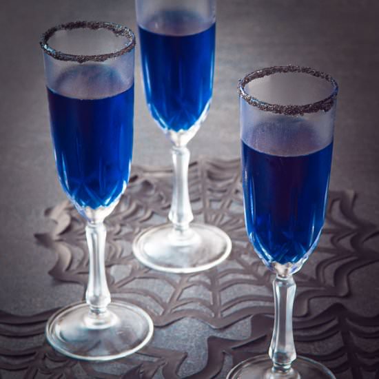 Halloween blues cocktail - Recipe photo by by Andrea Janssen