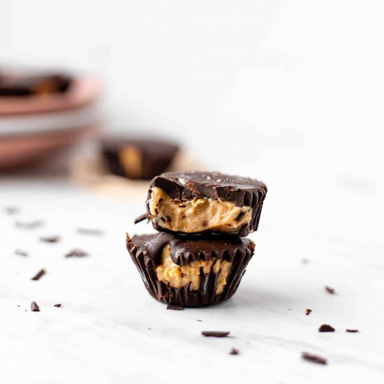 Mini Date Caramel Chocolate Cups - Recipe photo by greenseggsandyams