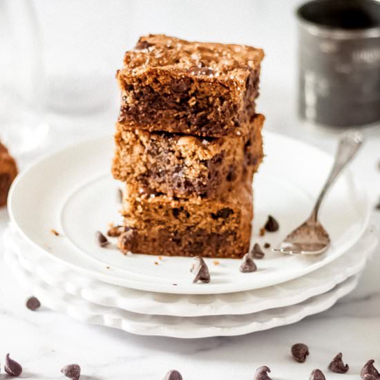 Low carb chocolate chip cookie bars - Recipe photo by katethebaker