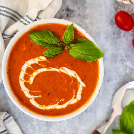 The Best Tomato Basil Soup - Recipe photo by Honestfoodie_blog