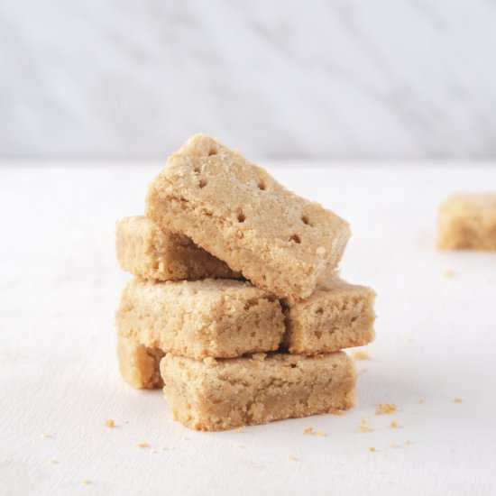 VEGAN AND GLUTEN-FREE SHORTBREAD - Recipe photo by Loud Bowl