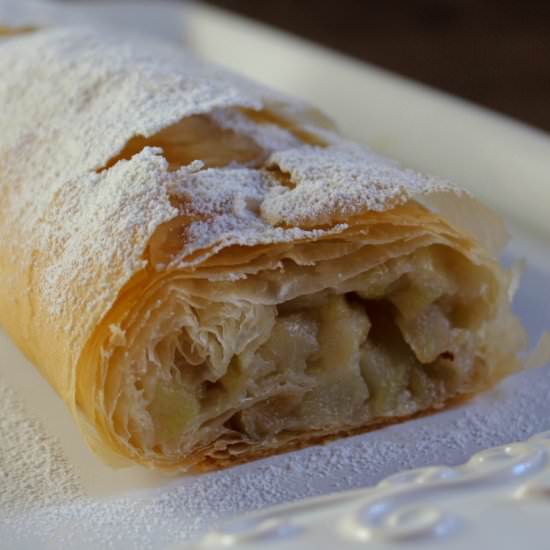 Vegan Ginger Pear Strudel - Recipe photo by vegancabinlife