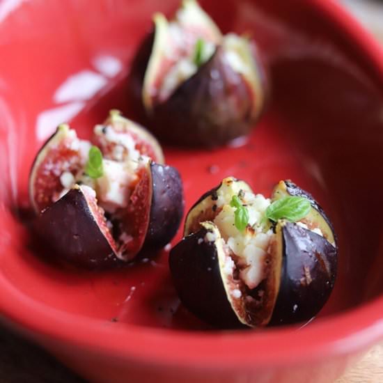 BAKED FIGS WITH GORGONZOLA AND HONEY - Recipe photo by endofthefork