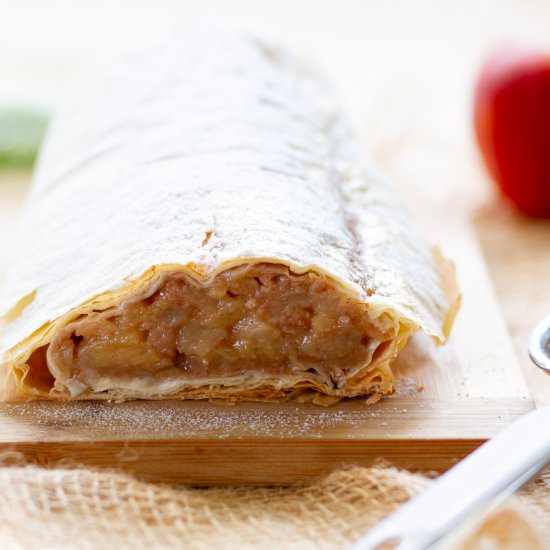 Apple Strudel - Recipe photo by mecooks.com