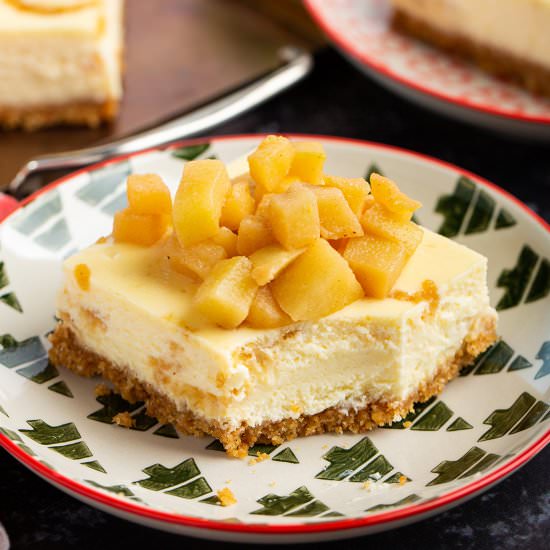 Apple Cheesecake Bars - Recipe photo by Lokness