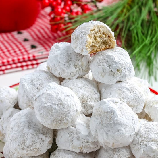 Snowball Cookies - Recipe photo by EasyBudgetRecipes
