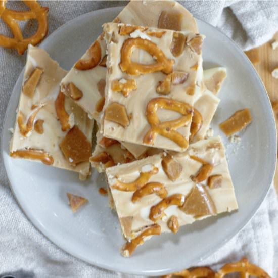 Cookie Butter White Chocolate Bark - Recipe photo by TwoSugarBugs