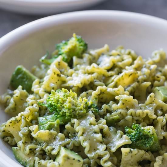 Vegan Pesto Pasta with Broccoli - Recipe photo by Sixhungryfeet