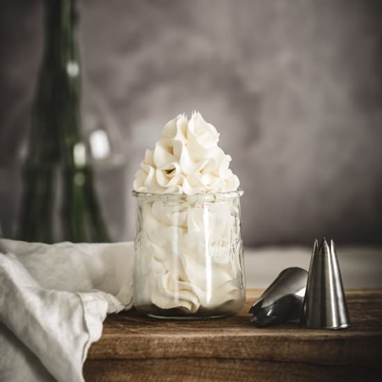 Italian meringue buttercream IMBC - Recipe photo by Sweetly Cakes