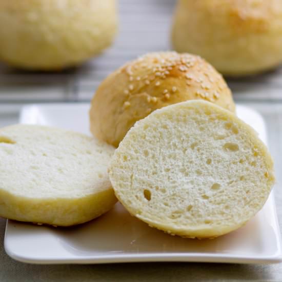 Burger buns - Recipe photo by mecooks.com